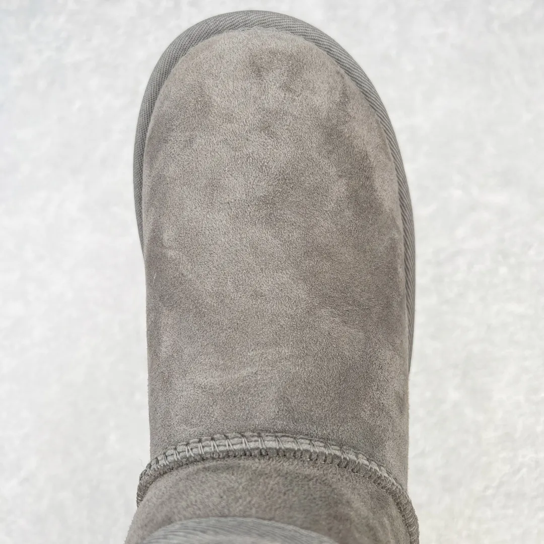 Pick up locally 💰520 UGG Zhou Dongyu's same style 6109 classic autumn and winter sheep fur integrated snow boots. All shoes are made from ZP. Longfeng A-grade Australian imported sheep fur integrated men's and women's boots. Brand OEM production line. Fully follow the ZP process. OEM original pattern maker. Adhering to the principle of no original shoes and no development selection. Pay attention to every detail. The most authentic version on the market TREADLITE "Light Wing" technology outsole Lightweight/durable/flexible/pile type [solemn after-sales commitment] If there are major quality problems such as degumming/broken bottom within one month, we will directly replace it with a new one for you! Size: 35 36 37 38 39 40 41 42 43 44 45 Coding: by2936050